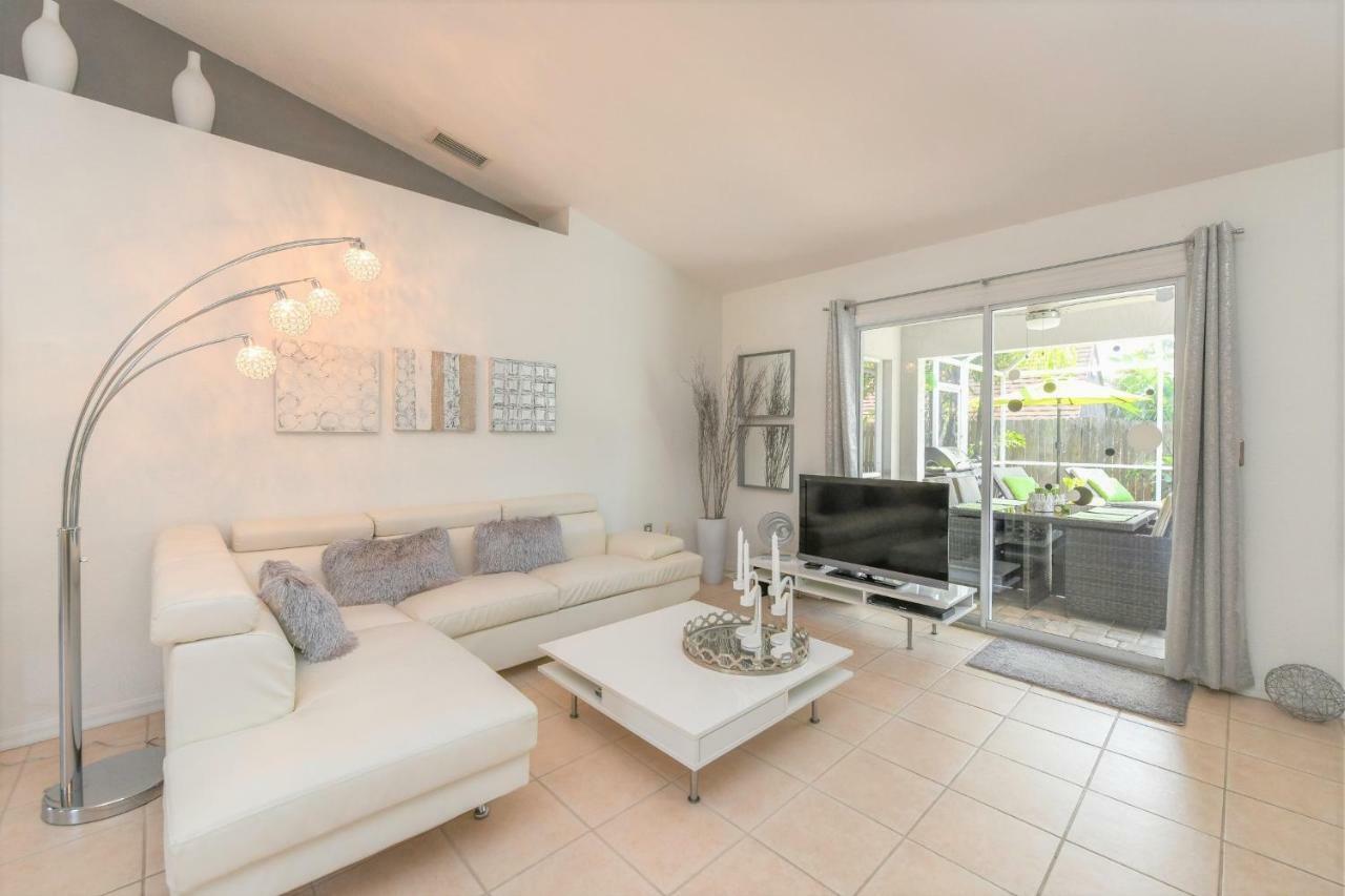 Contemporary Pool Villa I - Pool & Jacuzzi - Nearby Beach Venice Bagian luar foto